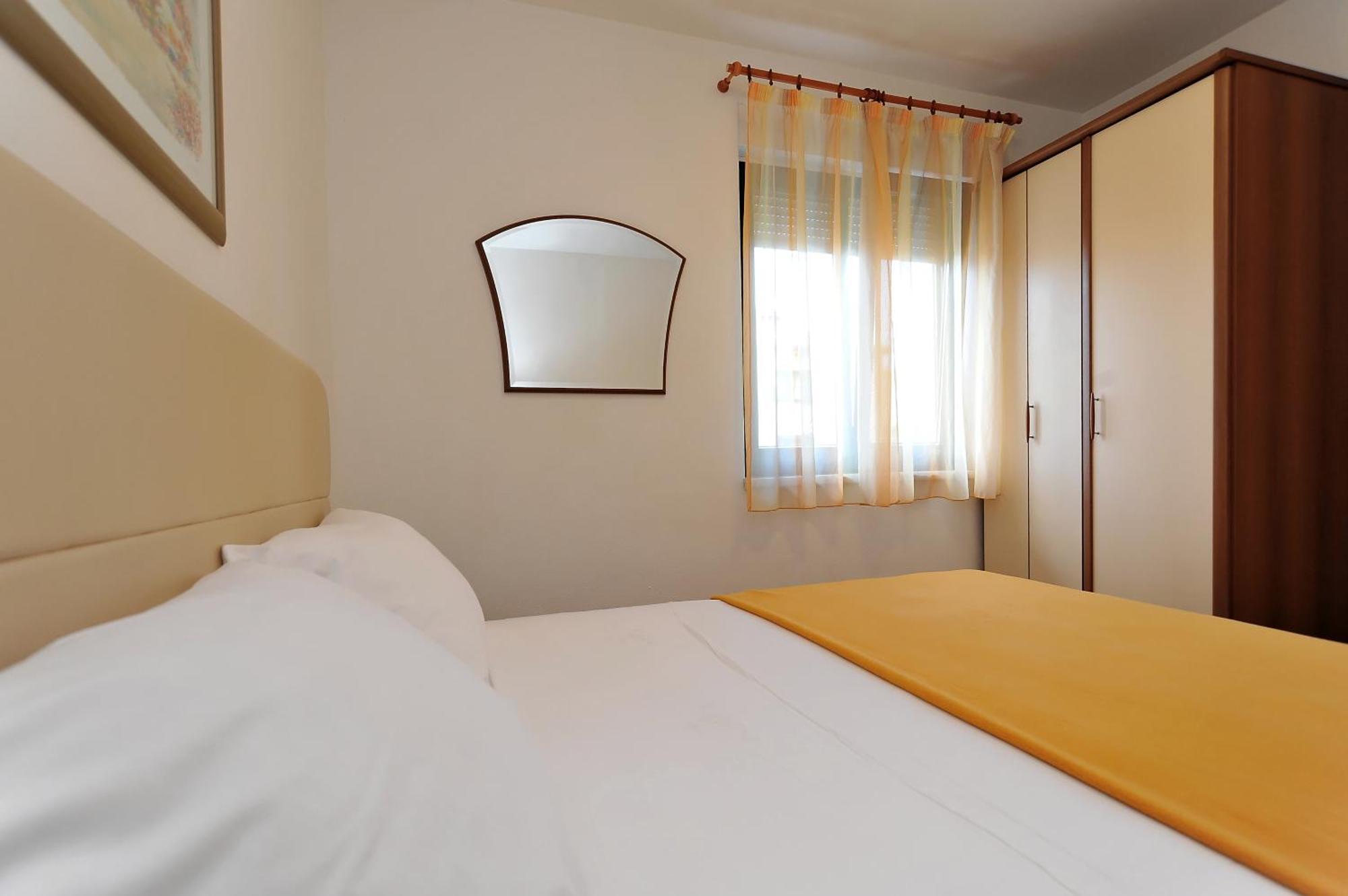 Apartments Villa Eden Preko Cameră foto